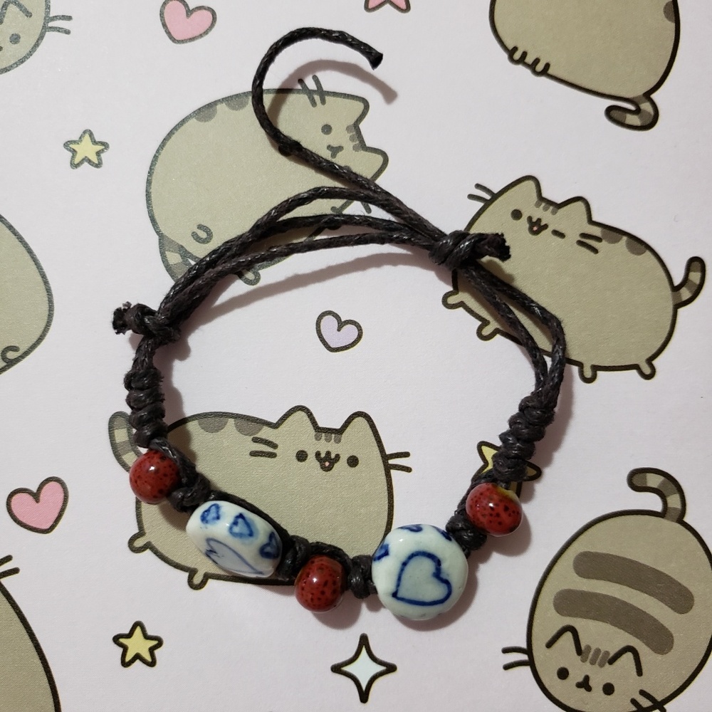 CERAMIC HEART BEADED ADJUSTABLE BRACELET w/ BOX 🐘